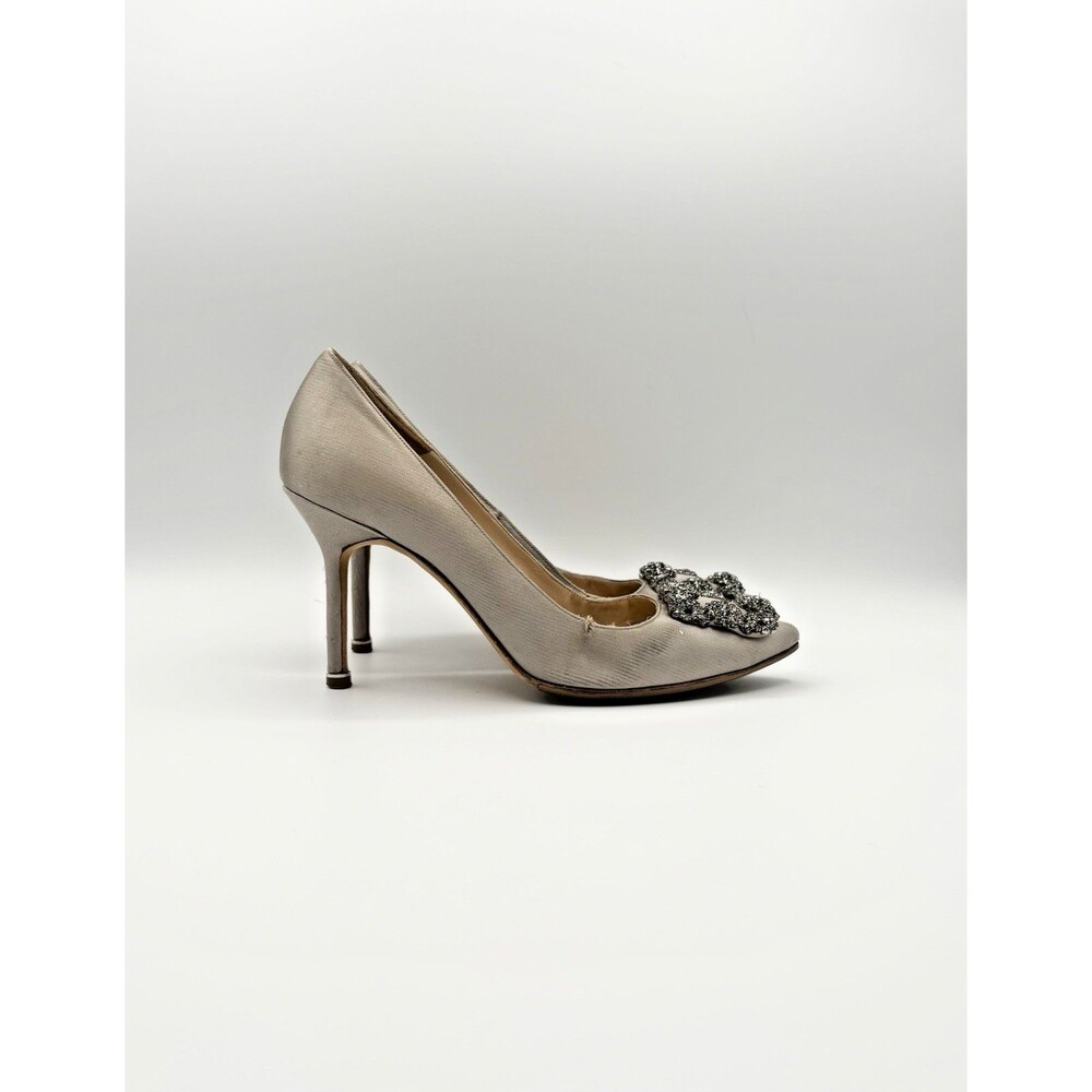 Manolo Blahnik Light Grey Satin Hangisi Rhinestone Embellished Heels Size EU 38 - Picture 2 of 15